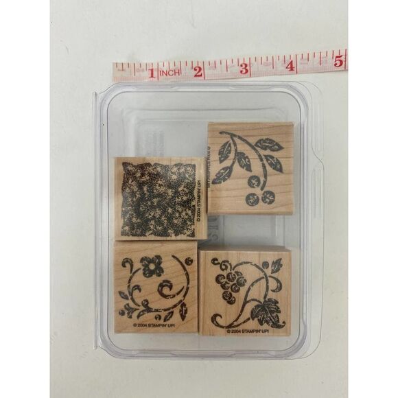 Four vintage stamps for scrapbooking, card making, and crafts - Ivy Holly Flower - Picture 4 of 5